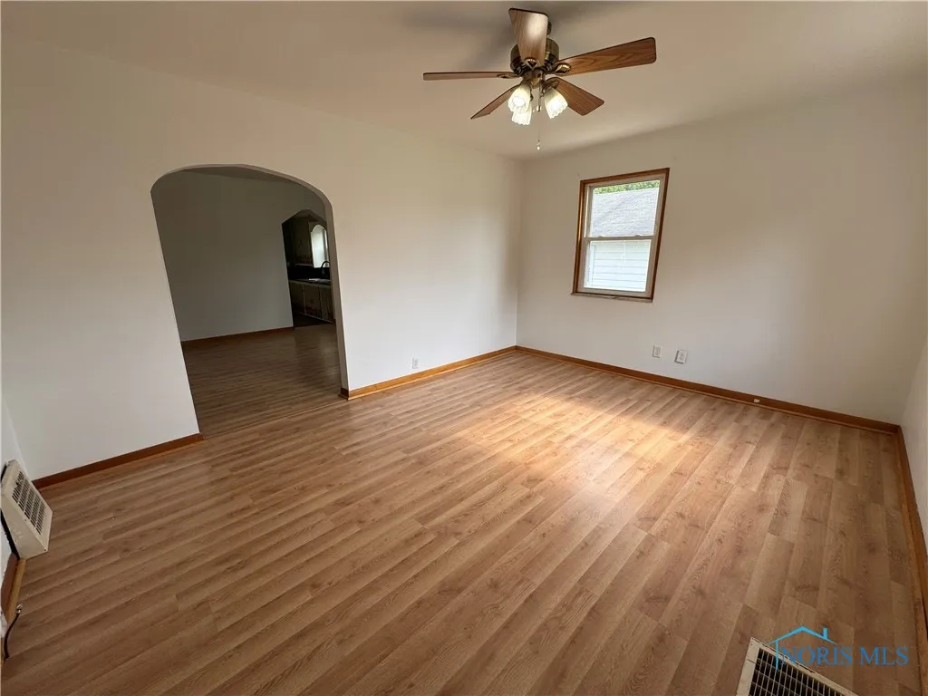 1047 Mambrino Road, Oregon, Ohio 43616, 3 Bedrooms Bedrooms, 6 Rooms Rooms,1 BathroomBathrooms,Residential,For Sale,Mambrino,6131567