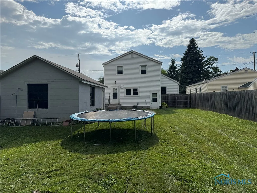 1047 Mambrino Road, Oregon, Ohio 43616, 3 Bedrooms Bedrooms, 6 Rooms Rooms,1 BathroomBathrooms,Residential,For Sale,Mambrino,6131567