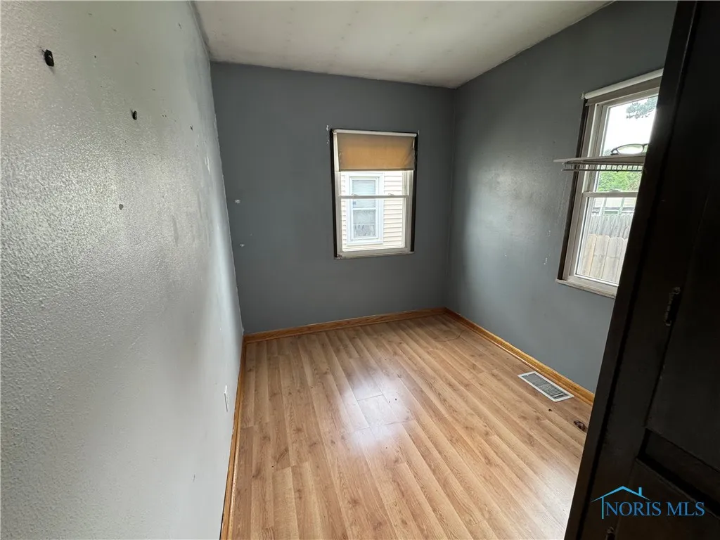 1047 Mambrino Road, Oregon, Ohio 43616, 3 Bedrooms Bedrooms, 6 Rooms Rooms,1 BathroomBathrooms,Residential,For Sale,Mambrino,6131567