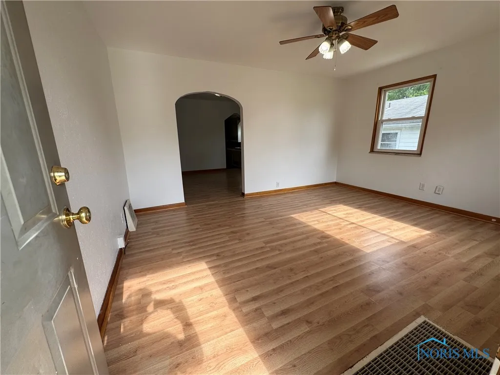 1047 Mambrino Road, Oregon, Ohio 43616, 3 Bedrooms Bedrooms, 6 Rooms Rooms,1 BathroomBathrooms,Residential,For Sale,Mambrino,6131567