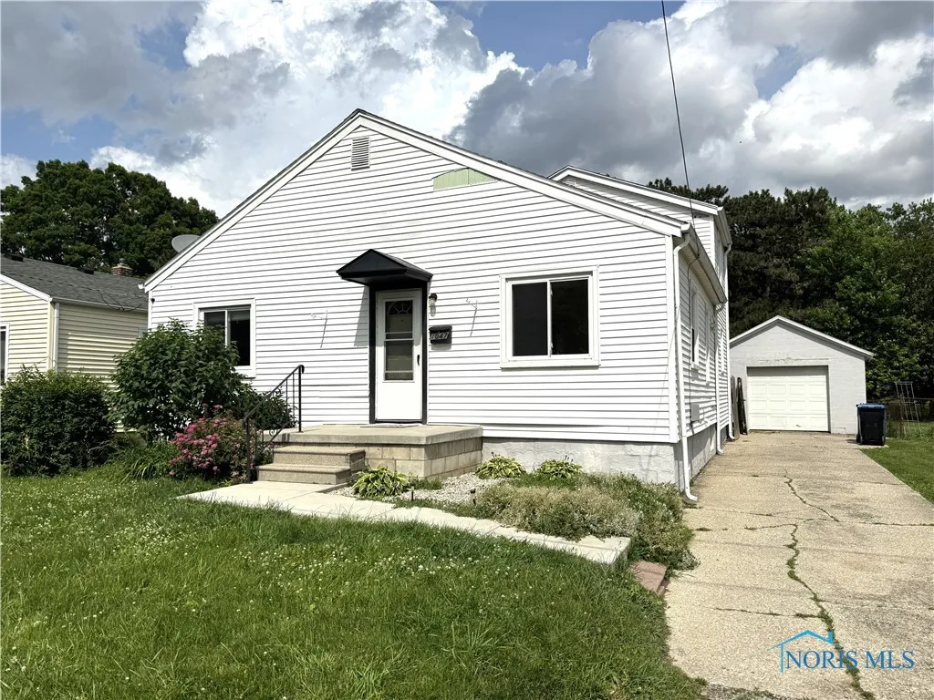 1047 Mambrino Road, Oregon, Ohio 43616, 3 Bedrooms Bedrooms, 6 Rooms Rooms,1 BathroomBathrooms,Residential,For Sale,Mambrino,6131567