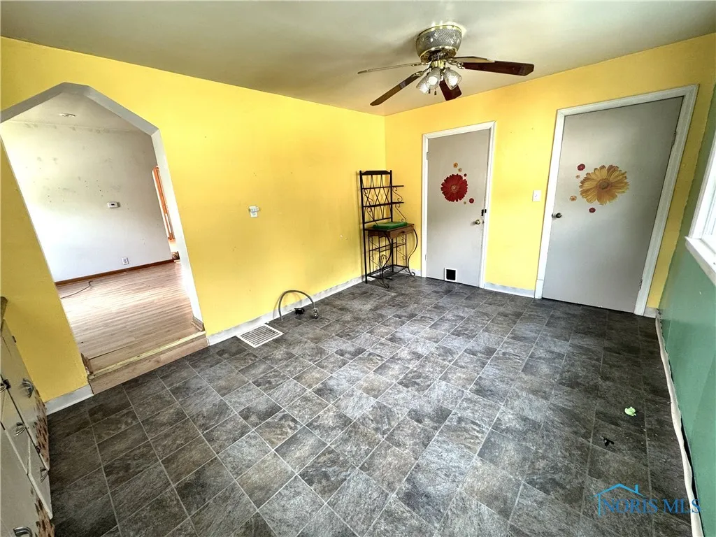 1047 Mambrino Road, Oregon, Ohio 43616, 3 Bedrooms Bedrooms, 6 Rooms Rooms,1 BathroomBathrooms,Residential,For Sale,Mambrino,6131567