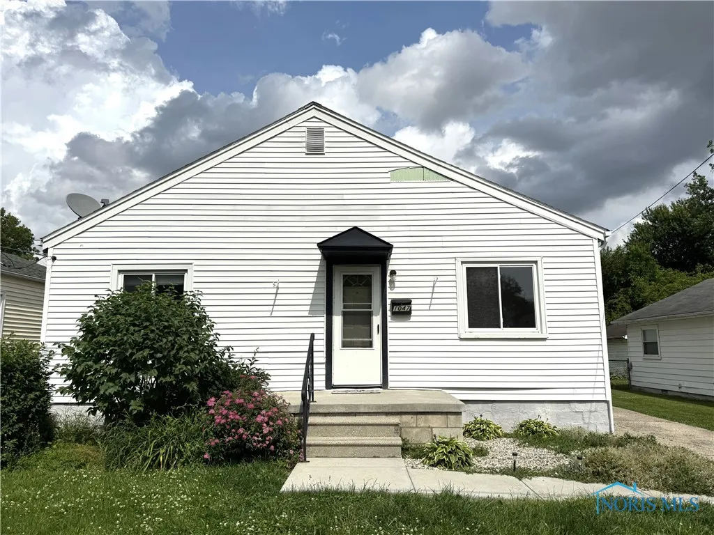 1047 Mambrino Road, Oregon, Ohio 43616, 3 Bedrooms Bedrooms, 6 Rooms Rooms,1 BathroomBathrooms,Residential,For Sale,Mambrino,6131567