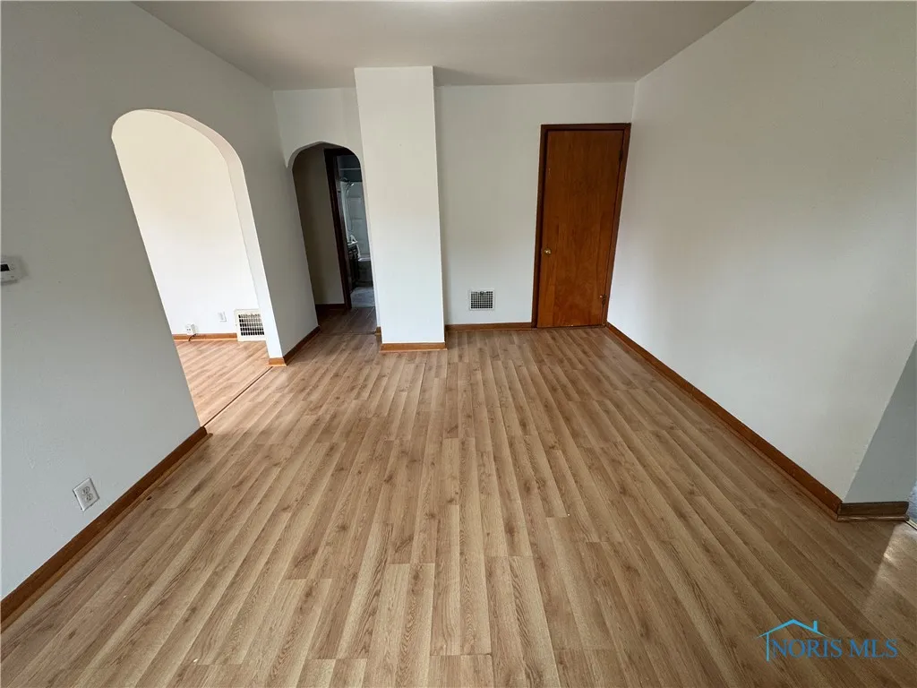 1047 Mambrino Road, Oregon, Ohio 43616, 3 Bedrooms Bedrooms, 6 Rooms Rooms,1 BathroomBathrooms,Residential,For Sale,Mambrino,6131567