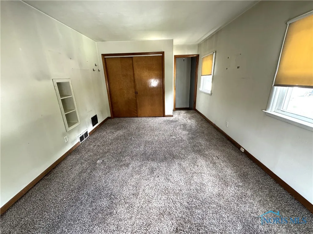 1047 Mambrino Road, Oregon, Ohio 43616, 3 Bedrooms Bedrooms, 6 Rooms Rooms,1 BathroomBathrooms,Residential,For Sale,Mambrino,6131567