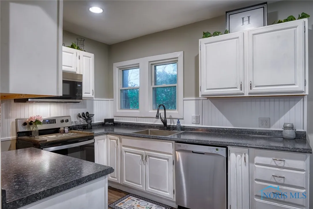 525 Western Avenue, Findlay, Ohio 45840, 2 Bedrooms Bedrooms, ,1 BathroomBathrooms,Residential,For Sale,Western,6131618