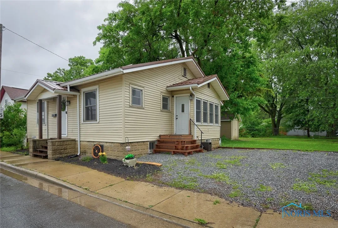 525 Western Avenue, Findlay, Ohio 45840, 2 Bedrooms Bedrooms, ,1 BathroomBathrooms,Residential,For Sale,Western,6131618