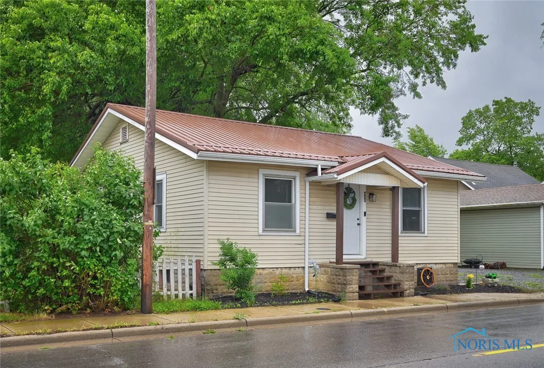 525 Western Avenue, Findlay, Ohio 45840, 2 Bedrooms Bedrooms, ,1 BathroomBathrooms,Residential,For Sale,Western,6131618