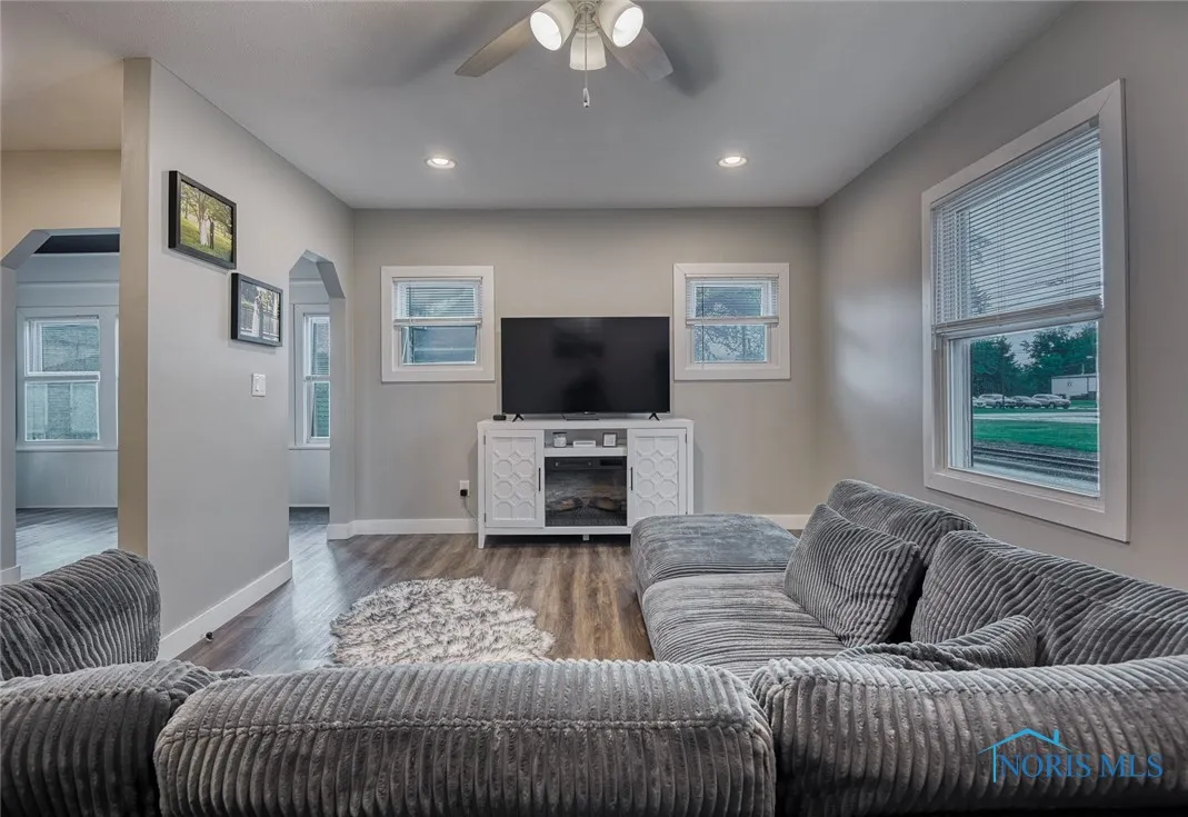 525 Western Avenue, Findlay, Ohio 45840, 2 Bedrooms Bedrooms, ,1 BathroomBathrooms,Residential,For Sale,Western,6131618