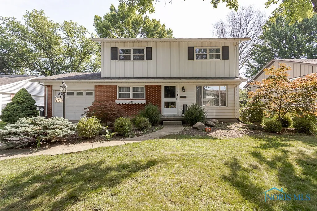 1220 Birch Avenue, Maumee, Ohio 43537, 4 Bedrooms Bedrooms, 9 Rooms Rooms,2 BathroomsBathrooms,Residential,For Sale,Birch,6131494