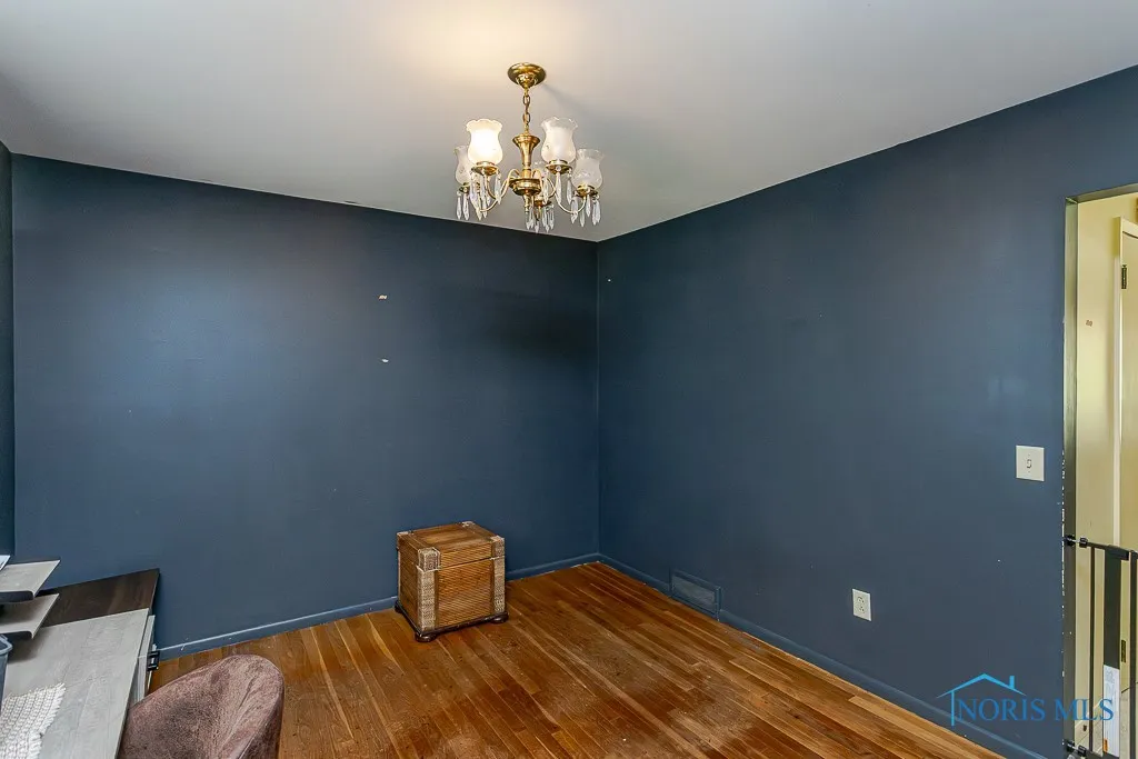 1220 Birch Avenue, Maumee, Ohio 43537, 4 Bedrooms Bedrooms, 9 Rooms Rooms,2 BathroomsBathrooms,Residential,For Sale,Birch,6131494