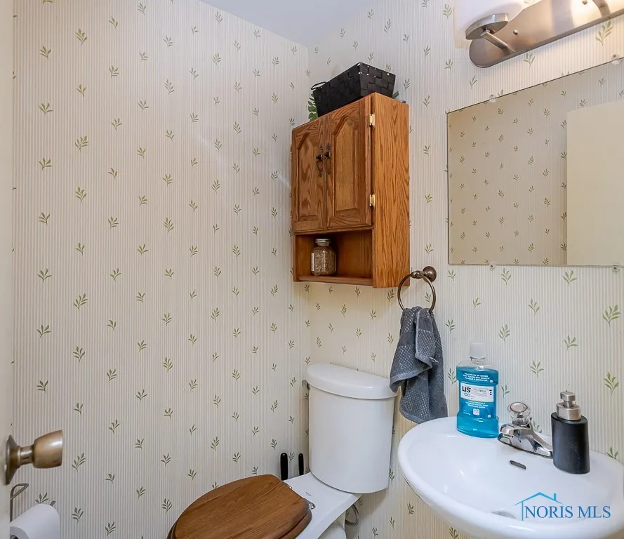 1220 Birch Avenue, Maumee, Ohio 43537, 4 Bedrooms Bedrooms, 9 Rooms Rooms,2 BathroomsBathrooms,Residential,For Sale,Birch,6131494