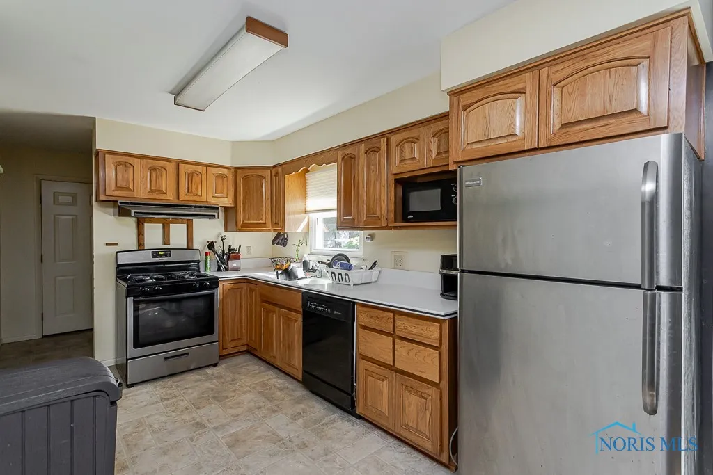 1220 Birch Avenue, Maumee, Ohio 43537, 4 Bedrooms Bedrooms, 9 Rooms Rooms,2 BathroomsBathrooms,Residential,For Sale,Birch,6131494