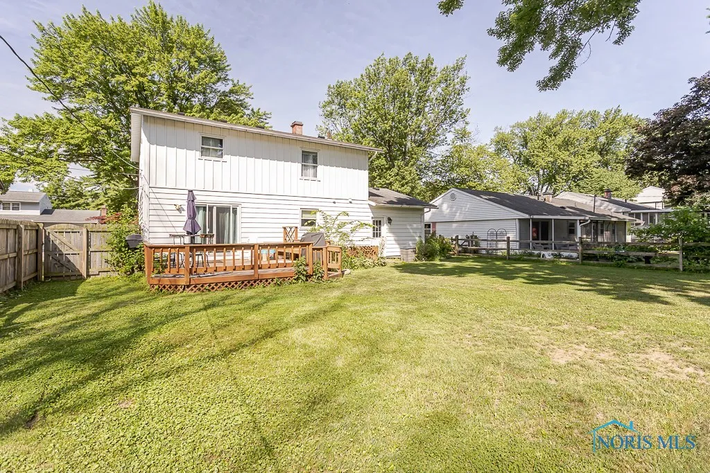 1220 Birch Avenue, Maumee, Ohio 43537, 4 Bedrooms Bedrooms, 9 Rooms Rooms,2 BathroomsBathrooms,Residential,For Sale,Birch,6131494
