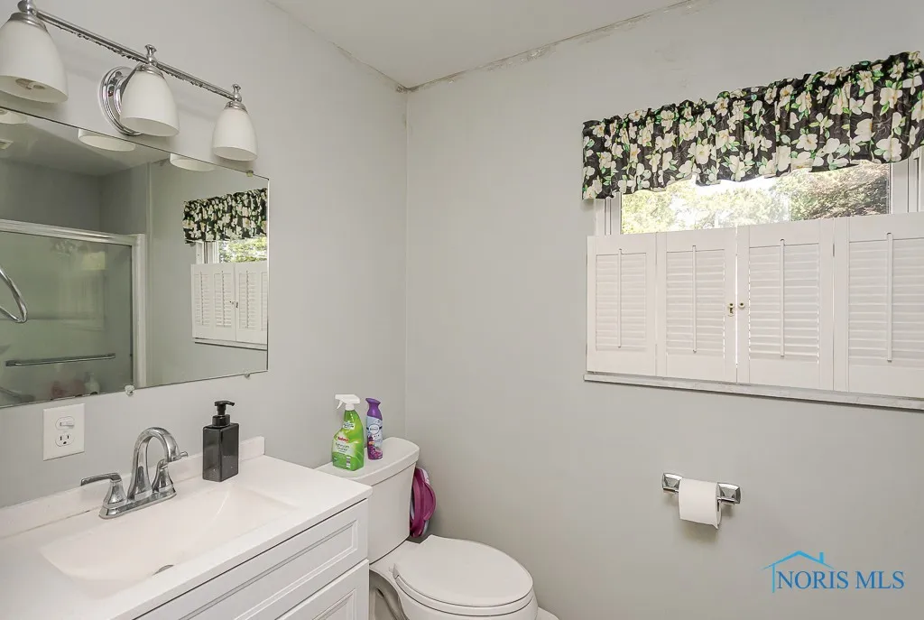1220 Birch Avenue, Maumee, Ohio 43537, 4 Bedrooms Bedrooms, 9 Rooms Rooms,2 BathroomsBathrooms,Residential,For Sale,Birch,6131494