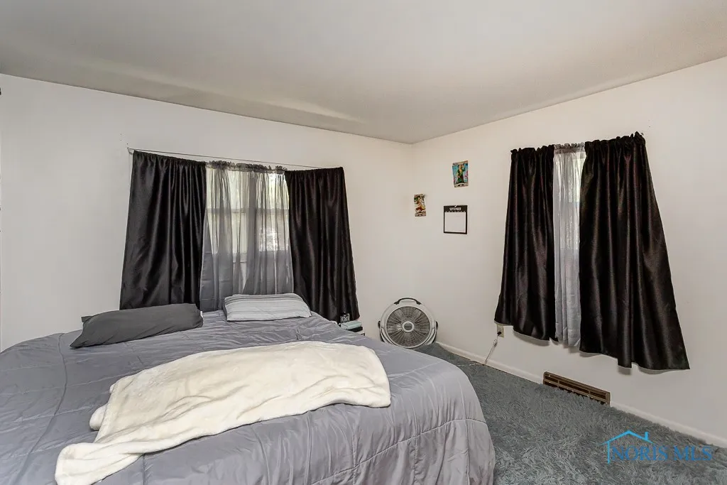 1220 Birch Avenue, Maumee, Ohio 43537, 4 Bedrooms Bedrooms, 9 Rooms Rooms,2 BathroomsBathrooms,Residential,For Sale,Birch,6131494