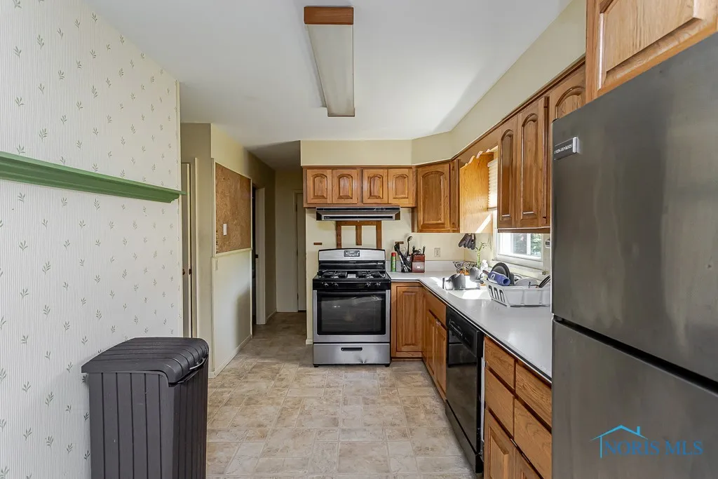 1220 Birch Avenue, Maumee, Ohio 43537, 4 Bedrooms Bedrooms, 9 Rooms Rooms,2 BathroomsBathrooms,Residential,For Sale,Birch,6131494