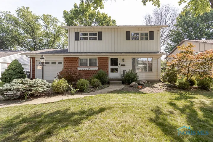 1220 Birch Avenue, Maumee, Ohio 43537, 4 Bedrooms Bedrooms, 9 Rooms Rooms,2 BathroomsBathrooms,Residential,For Sale,Birch,6131494