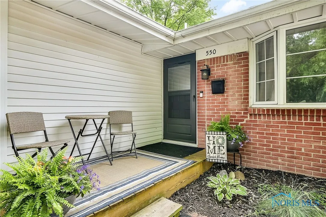 550 W 2nd Street, Perrysburg, Ohio 43551, 3 Bedrooms Bedrooms, 7 Rooms Rooms,2 BathroomsBathrooms,Residential,For Sale,2nd,6131529