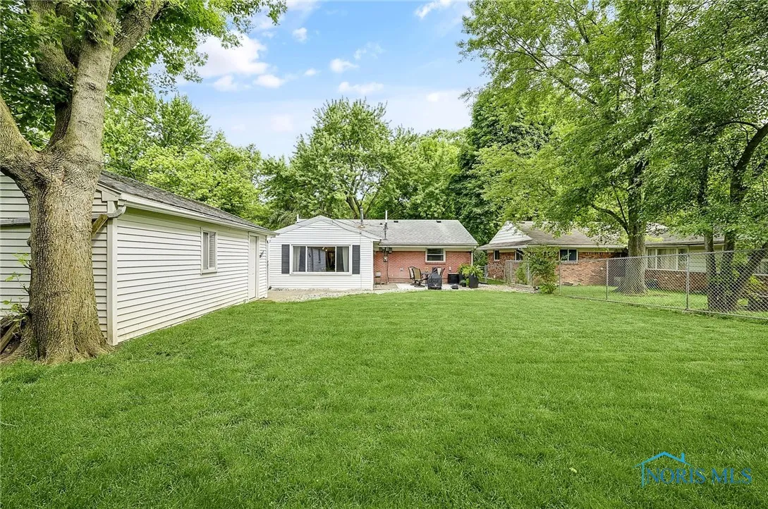 550 W 2nd Street, Perrysburg, Ohio 43551, 3 Bedrooms Bedrooms, 7 Rooms Rooms,2 BathroomsBathrooms,Residential,For Sale,2nd,6131529