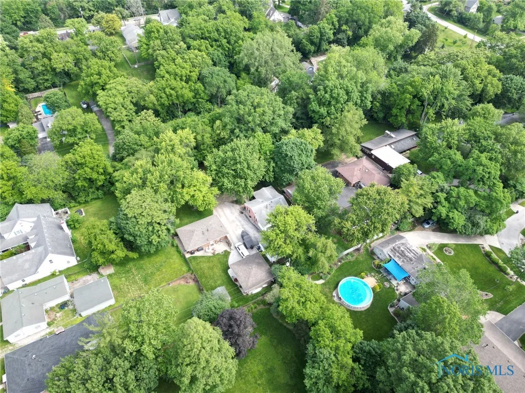 550 W 2nd Street, Perrysburg, Ohio 43551, 3 Bedrooms Bedrooms, 7 Rooms Rooms,2 BathroomsBathrooms,Residential,For Sale,2nd,6131529
