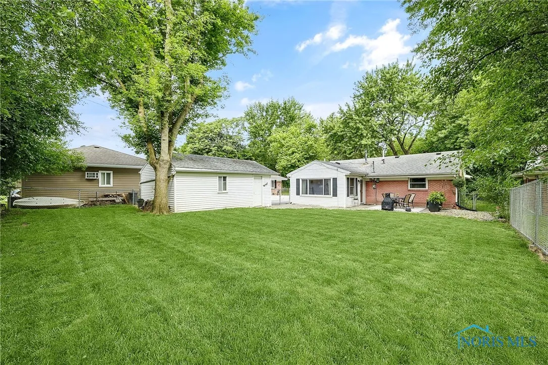 550 W 2nd Street, Perrysburg, Ohio 43551, 3 Bedrooms Bedrooms, 7 Rooms Rooms,2 BathroomsBathrooms,Residential,For Sale,2nd,6131529