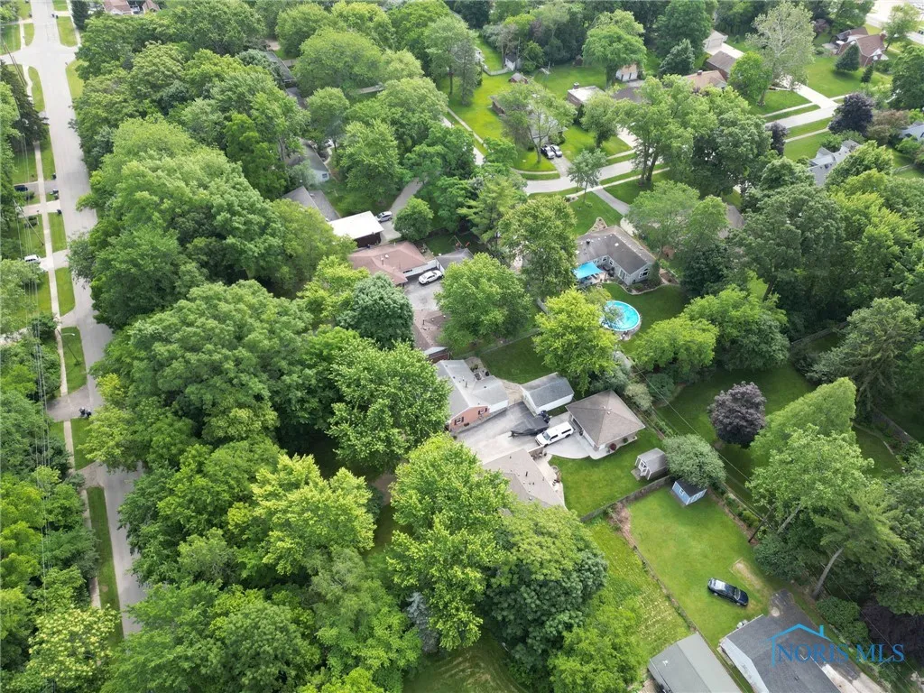 550 W 2nd Street, Perrysburg, Ohio 43551, 3 Bedrooms Bedrooms, 7 Rooms Rooms,2 BathroomsBathrooms,Residential,For Sale,2nd,6131529