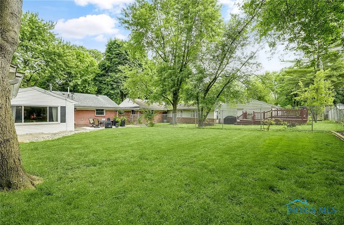 550 W 2nd Street, Perrysburg, Ohio 43551, 3 Bedrooms Bedrooms, 7 Rooms Rooms,2 BathroomsBathrooms,Residential,For Sale,2nd,6131529