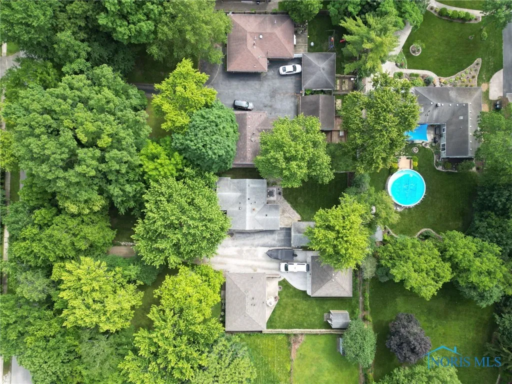 550 W 2nd Street, Perrysburg, Ohio 43551, 3 Bedrooms Bedrooms, 7 Rooms Rooms,2 BathroomsBathrooms,Residential,For Sale,2nd,6131529