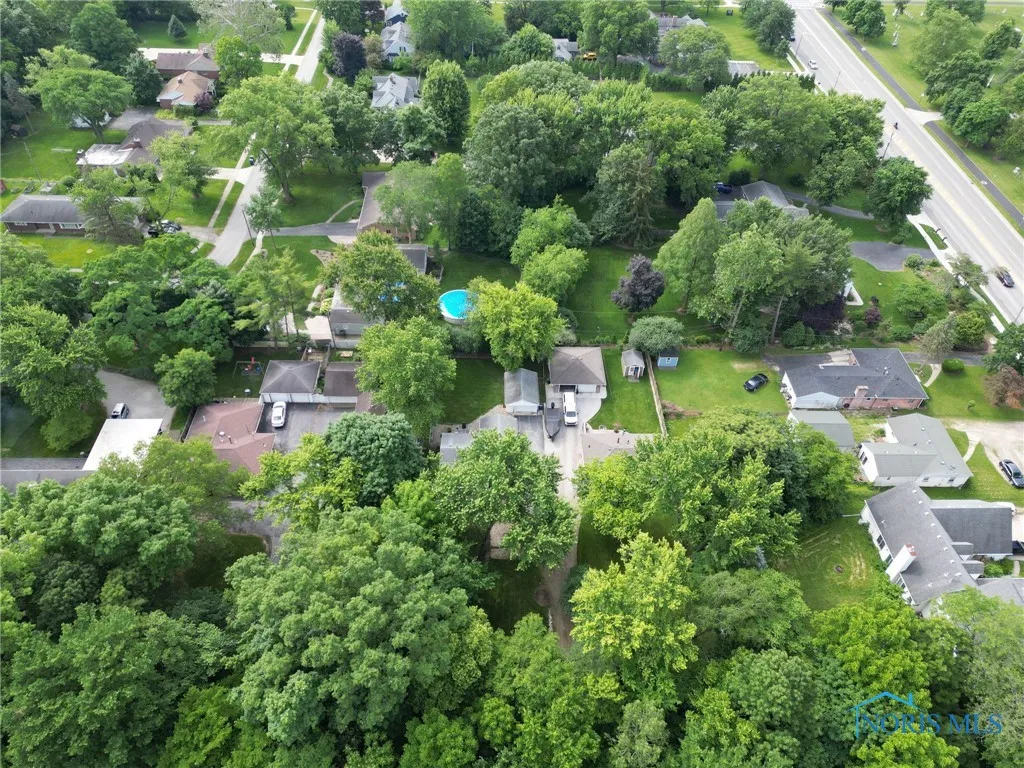 550 W 2nd Street, Perrysburg, Ohio 43551, 3 Bedrooms Bedrooms, 7 Rooms Rooms,2 BathroomsBathrooms,Residential,For Sale,2nd,6131529