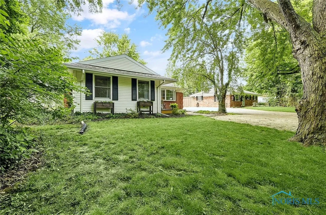 550 W 2nd Street, Perrysburg, Ohio 43551, 3 Bedrooms Bedrooms, 7 Rooms Rooms,2 BathroomsBathrooms,Residential,For Sale,2nd,6131529