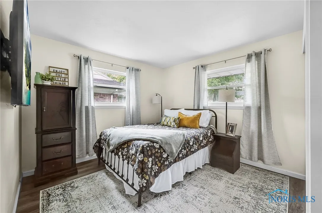 550 W 2nd Street, Perrysburg, Ohio 43551, 3 Bedrooms Bedrooms, 7 Rooms Rooms,2 BathroomsBathrooms,Residential,For Sale,2nd,6131529
