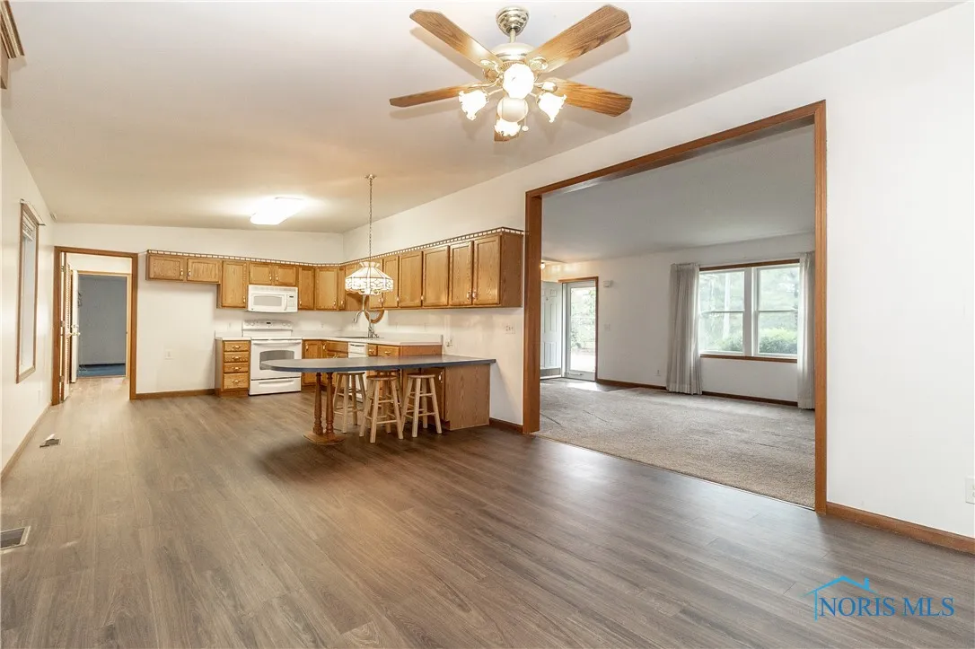 9359 Sylvania Avenue, Sylvania, Ohio 43560, 3 Bedrooms Bedrooms, 8 Rooms Rooms,2 BathroomsBathrooms,Residential,For Sale,Sylvania,6131553