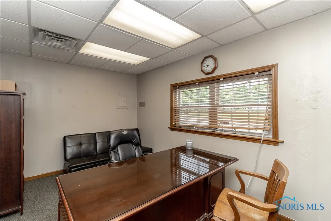 9359 Sylvania Avenue, Sylvania, Ohio 43560, 3 Bedrooms Bedrooms, 8 Rooms Rooms,2 BathroomsBathrooms,Residential,For Sale,Sylvania,6131553