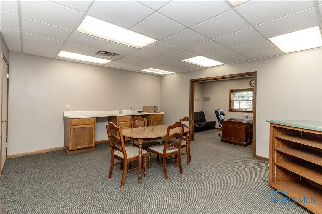9359 Sylvania Avenue, Sylvania, Ohio 43560, 3 Bedrooms Bedrooms, 8 Rooms Rooms,2 BathroomsBathrooms,Residential,For Sale,Sylvania,6131553