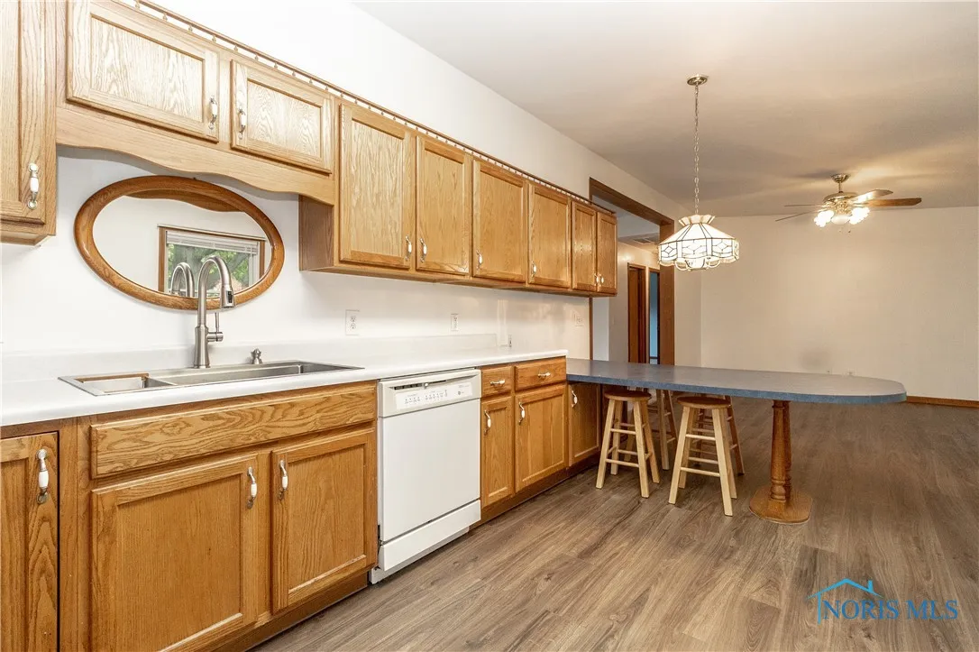 9359 Sylvania Avenue, Sylvania, Ohio 43560, 3 Bedrooms Bedrooms, 8 Rooms Rooms,2 BathroomsBathrooms,Residential,For Sale,Sylvania,6131553