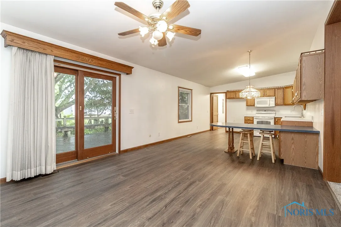 9359 Sylvania Avenue, Sylvania, Ohio 43560, 3 Bedrooms Bedrooms, 8 Rooms Rooms,2 BathroomsBathrooms,Residential,For Sale,Sylvania,6131553