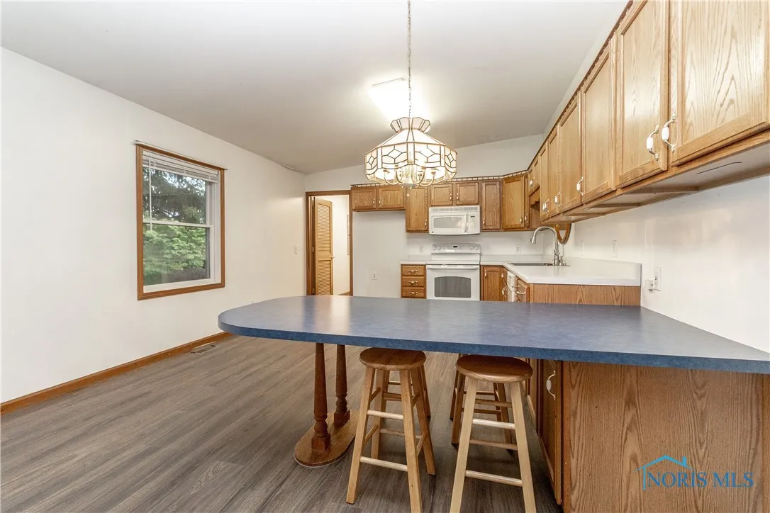 9359 Sylvania Avenue, Sylvania, Ohio 43560, 3 Bedrooms Bedrooms, 8 Rooms Rooms,2 BathroomsBathrooms,Residential,For Sale,Sylvania,6131553