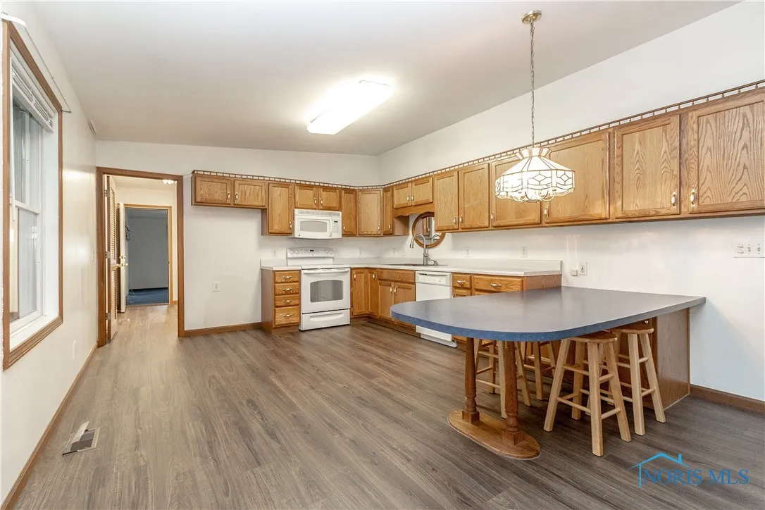 9359 Sylvania Avenue, Sylvania, Ohio 43560, 3 Bedrooms Bedrooms, 8 Rooms Rooms,2 BathroomsBathrooms,Residential,For Sale,Sylvania,6131553