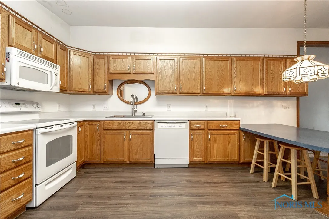 9359 Sylvania Avenue, Sylvania, Ohio 43560, 3 Bedrooms Bedrooms, 8 Rooms Rooms,2 BathroomsBathrooms,Residential,For Sale,Sylvania,6131553