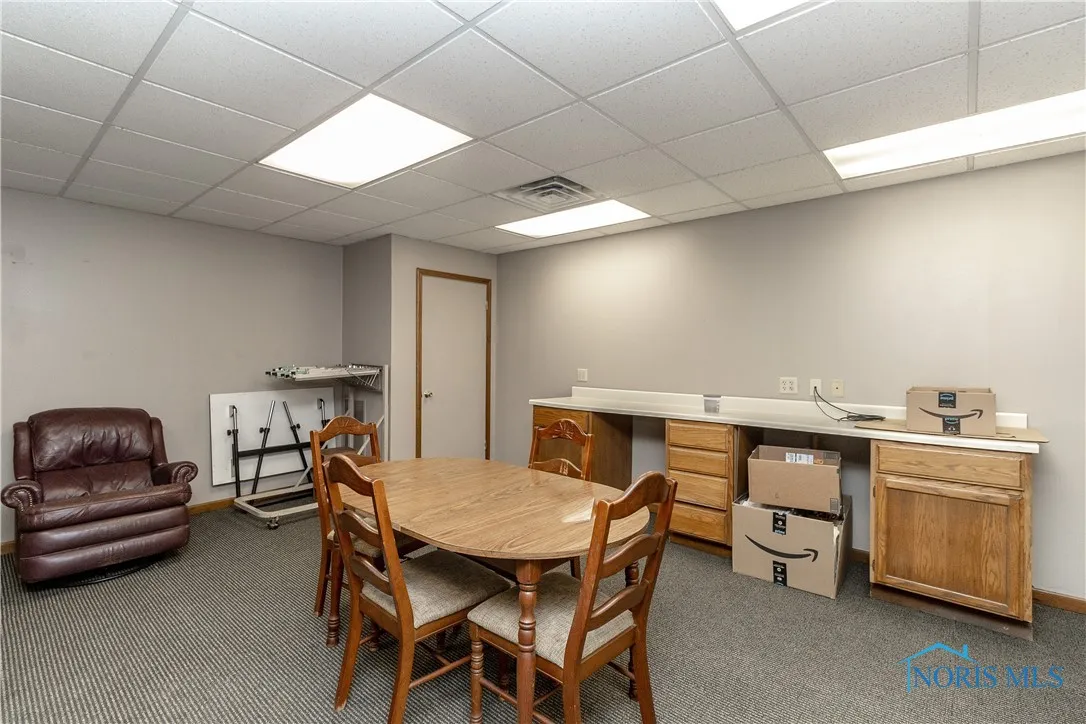 9359 Sylvania Avenue, Sylvania, Ohio 43560, 3 Bedrooms Bedrooms, 8 Rooms Rooms,2 BathroomsBathrooms,Residential,For Sale,Sylvania,6131553