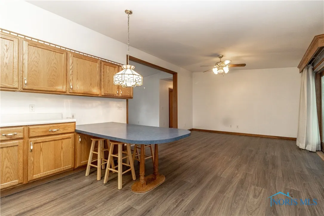 9359 Sylvania Avenue, Sylvania, Ohio 43560, 3 Bedrooms Bedrooms, 8 Rooms Rooms,2 BathroomsBathrooms,Residential,For Sale,Sylvania,6131553