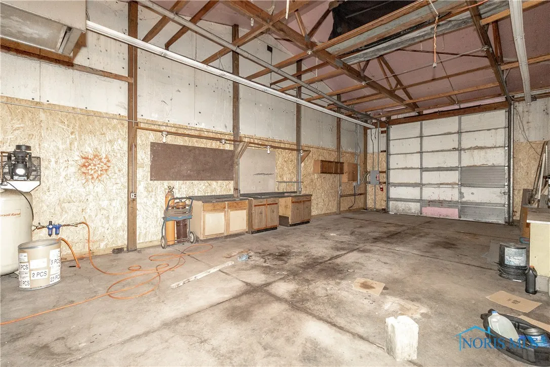 9359 Sylvania Avenue, Sylvania, Ohio 43560, 3 Bedrooms Bedrooms, 8 Rooms Rooms,2 BathroomsBathrooms,Residential,For Sale,Sylvania,6131553