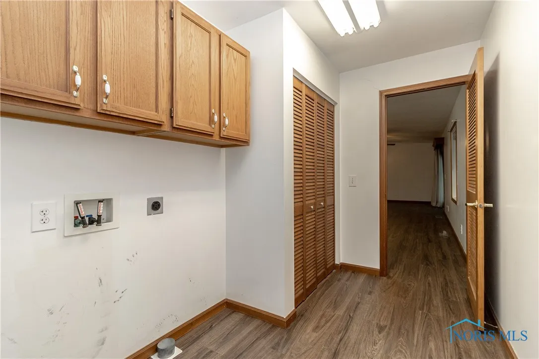 9359 Sylvania Avenue, Sylvania, Ohio 43560, 3 Bedrooms Bedrooms, 8 Rooms Rooms,2 BathroomsBathrooms,Residential,For Sale,Sylvania,6131553