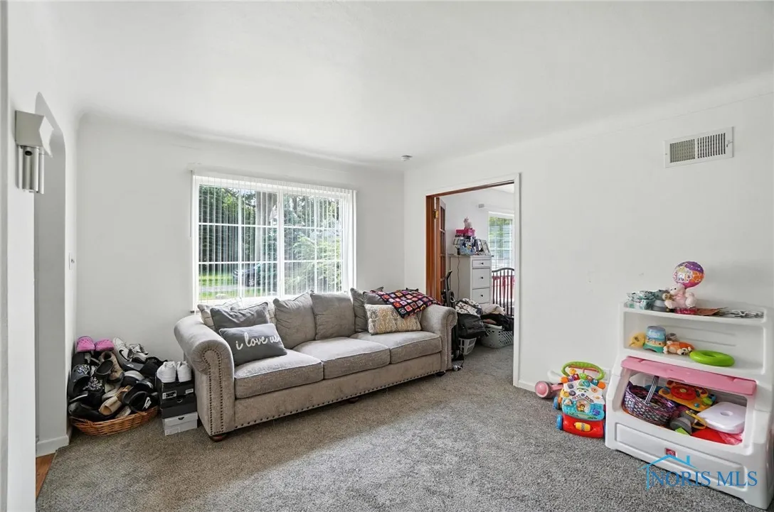 1732 Gilbert Road, Toledo, Ohio 43614, 2 Bedrooms Bedrooms, 6 Rooms Rooms,1 BathroomBathrooms,Residential,For Sale,Gilbert,6131564