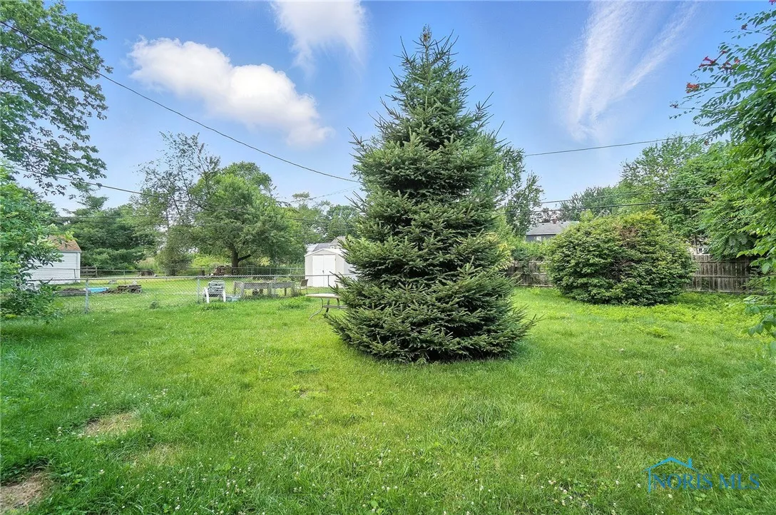 1732 Gilbert Road, Toledo, Ohio 43614, 2 Bedrooms Bedrooms, 6 Rooms Rooms,1 BathroomBathrooms,Residential,For Sale,Gilbert,6131564