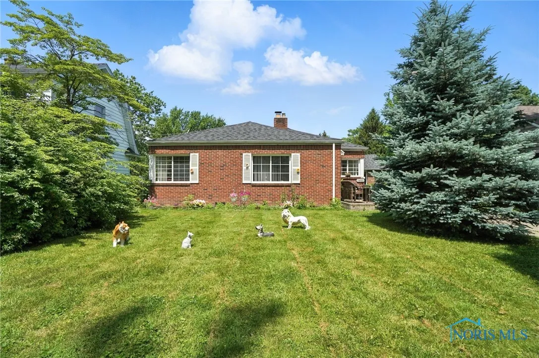 1732 Gilbert Road, Toledo, Ohio 43614, 2 Bedrooms Bedrooms, 6 Rooms Rooms,1 BathroomBathrooms,Residential,For Sale,Gilbert,6131564