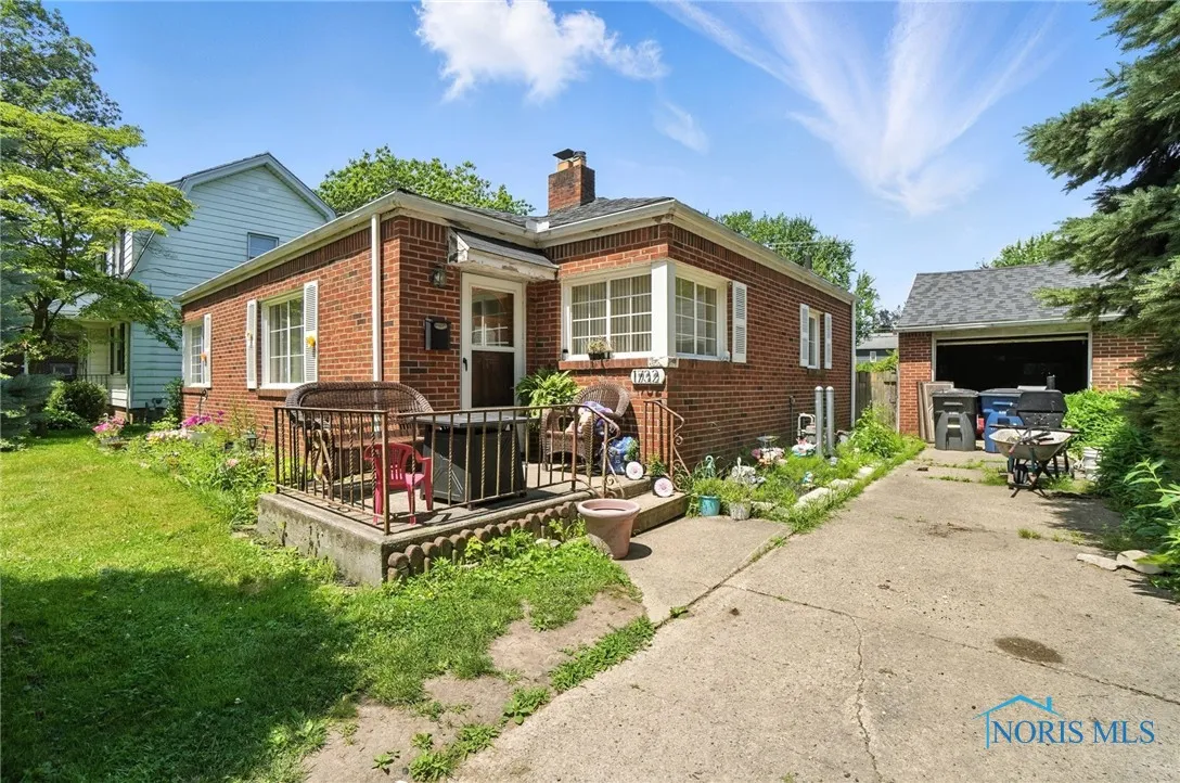 1732 Gilbert Road, Toledo, Ohio 43614, 2 Bedrooms Bedrooms, 6 Rooms Rooms,1 BathroomBathrooms,Residential,For Sale,Gilbert,6131564