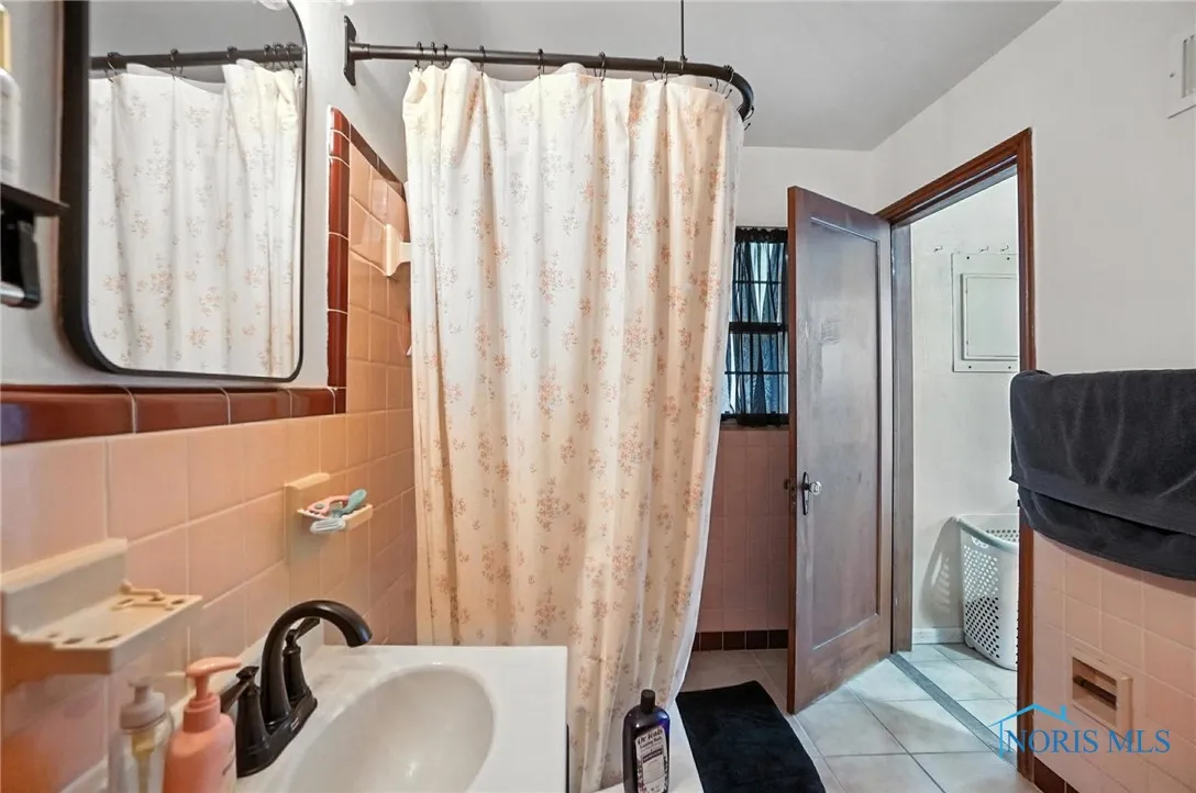 1732 Gilbert Road, Toledo, Ohio 43614, 2 Bedrooms Bedrooms, 6 Rooms Rooms,1 BathroomBathrooms,Residential,For Sale,Gilbert,6131564