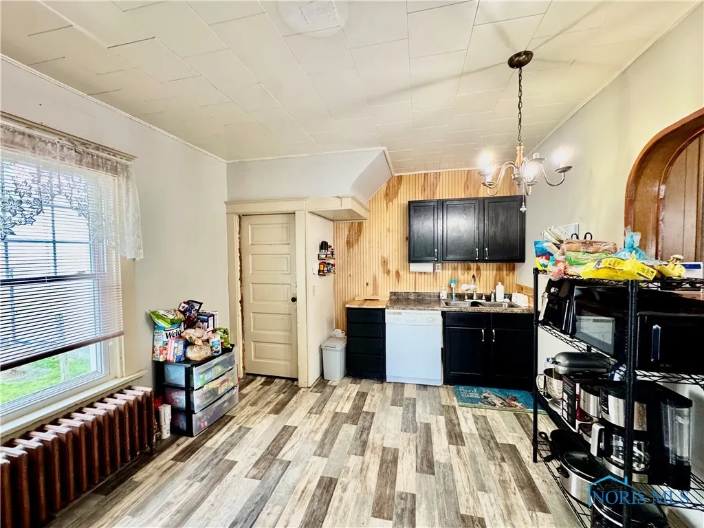620 Division Street, Defiance, Ohio 43512, 4 Bedrooms Bedrooms, 7 Rooms Rooms,2 BathroomsBathrooms,Residential,For Sale,Division,6131854